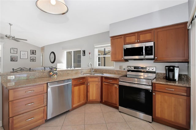 4833 Palm Tree Ct, Windermere, FL 34786 - kitchen featuring appliances with stainless steel finishes, a peninsula, light tile patterned floors, a sink, and ceiling fan