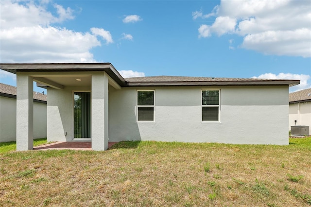 4732 Jasmine Cir, Leesburg, FL 34748 - back of property featuring stucco siding, central AC, and a lawn
