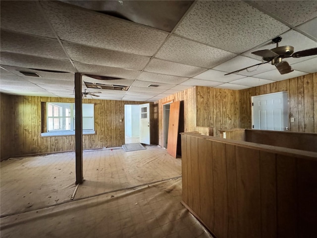 welcome area with ceiling fan