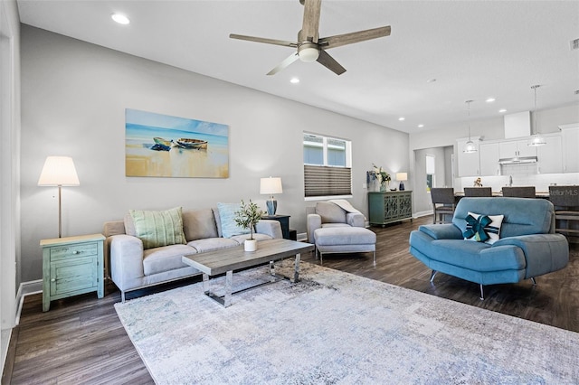 living room featuring recessed lighting, baseboards, dark wood-style floors, and ceiling fan