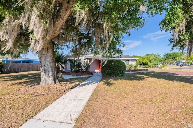 view of front of home with fence and a front yard