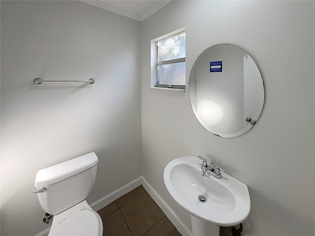 5126 Picadilly Circus Ct Unit 11, Orlando, FL 32839 - bathroom with baseboards, tile patterned floors, crown molding, toilet, and a sink