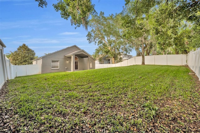 view of yard featuring a fenced backyard
