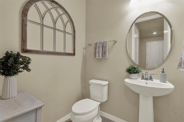 3259 Buoy Cir, Winter Garden, FL 34787 - half bath featuring baseboards and toilet