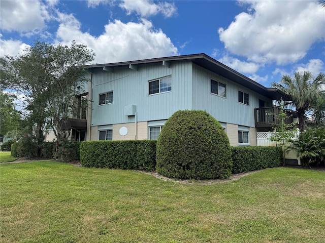 1695 Lee Rd Unit E214, Winter Park, FL 32789 - view of side of property featuring a yard