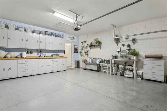 11725 Verrazano Dr, Orlando, FL 32836 - garage with a garage door opener and concrete block wall