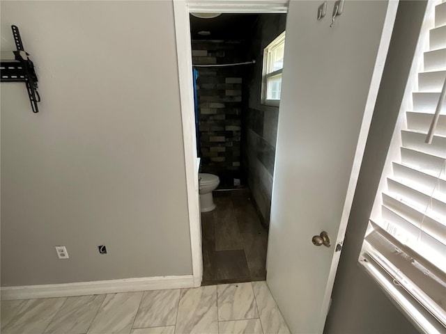 434 Diamond Acres Rd, Davenport, FL 33837 - bathroom with baseboards, tiled shower, toilet, and marble finish floor