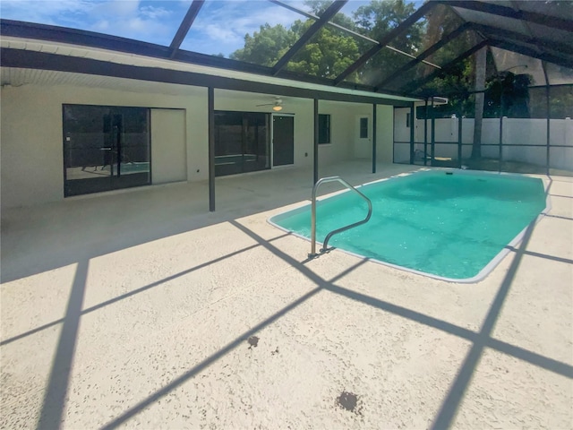 view of swimming pool featuring fence, a fenced in pool, a patio, and a lanai