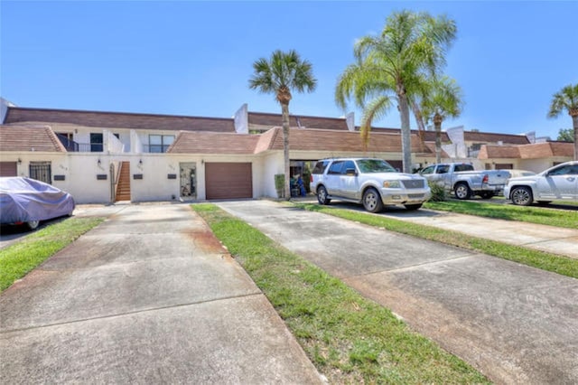 townhome / multi-family property with a garage and concrete driveway