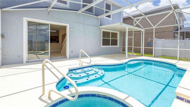 1204 Blackheath Ct, Davenport, FL 33897 - view of swimming pool featuring a patio area, glass enclosure, and a pool with connected hot tub