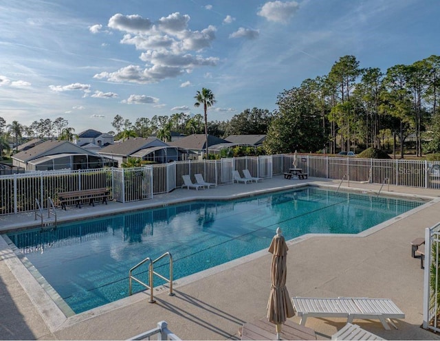 1204 Blackheath Ct, Davenport, FL 33897 - community pool with a patio