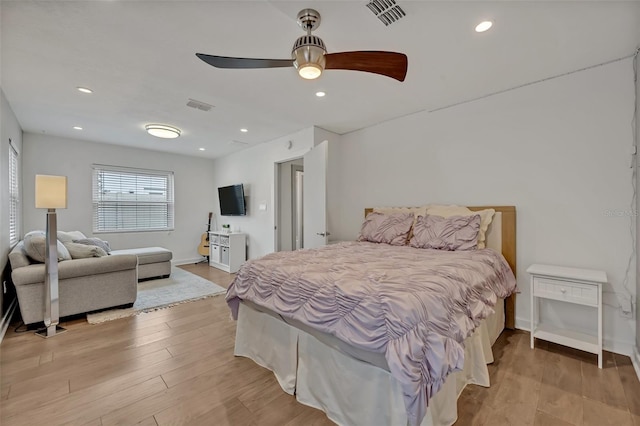 1661 Woodland Ave, Winter Park, FL 32789 - bedroom with a ceiling fan, recessed lighting, light wood-style flooring, and visible vents