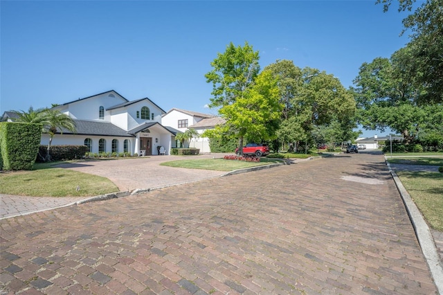 1661 Woodland Ave, Winter Park, FL 32789 - view of front of home with curved driveway and a front yard