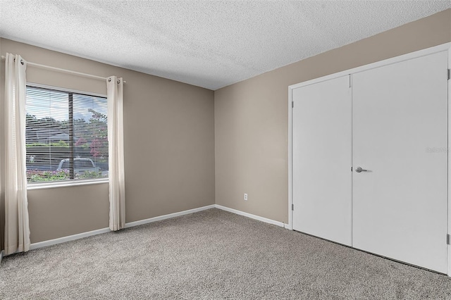 11 Escondido Cir Unit 110, Altamonte Springs, FL 32701 - unfurnished bedroom featuring carpet flooring, a textured ceiling, and a closet