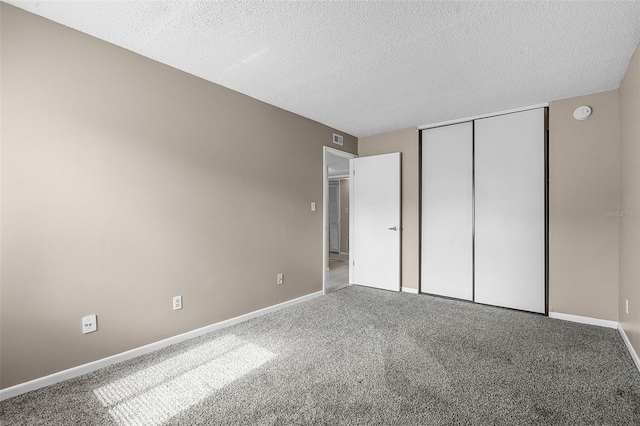 11 Escondido Cir Unit 110, Altamonte Springs, FL 32701 - unfurnished bedroom with carpet, a textured ceiling, and a closet