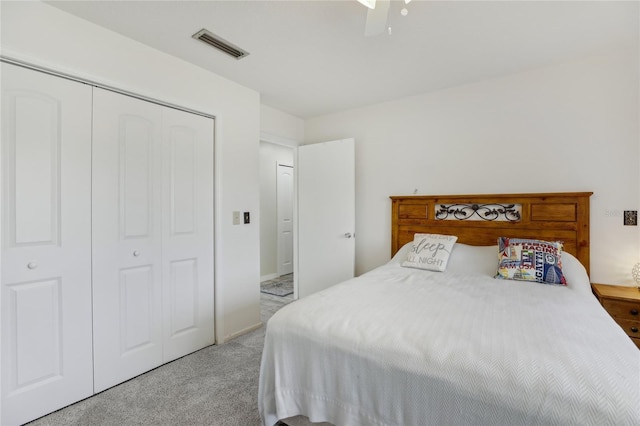bedroom featuring visible vents, a ceiling fan, carpet flooring, and a closet