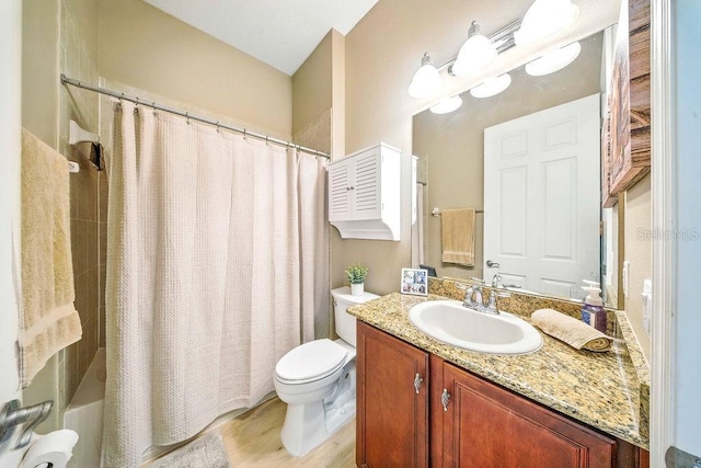 1845 Common Way Rd Unit 28-206, Orlando, FL 32814 - full bath featuring vanity, shower / bath combination with curtain, and wood finished floors
