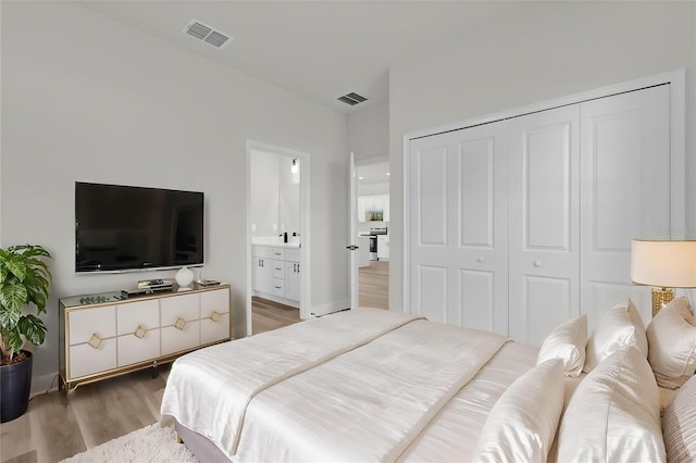 15823 SW 27th Avenue Rd, Ocala, FL 34473 - bedroom featuring connected bathroom, a closet, wood finished floors, and visible vents