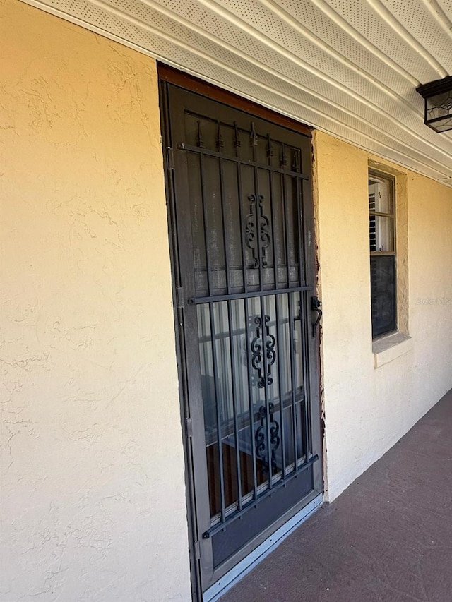 entrance to property with stucco siding