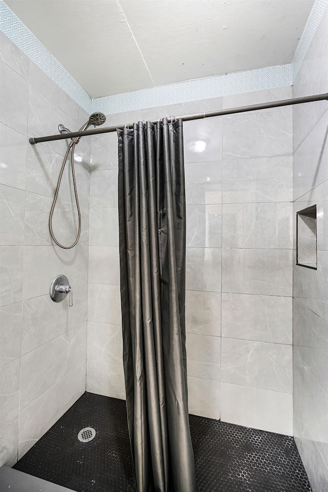 43420 Hwy 27 Unit 121, Davenport, FL 33837 - full bathroom with a stall shower