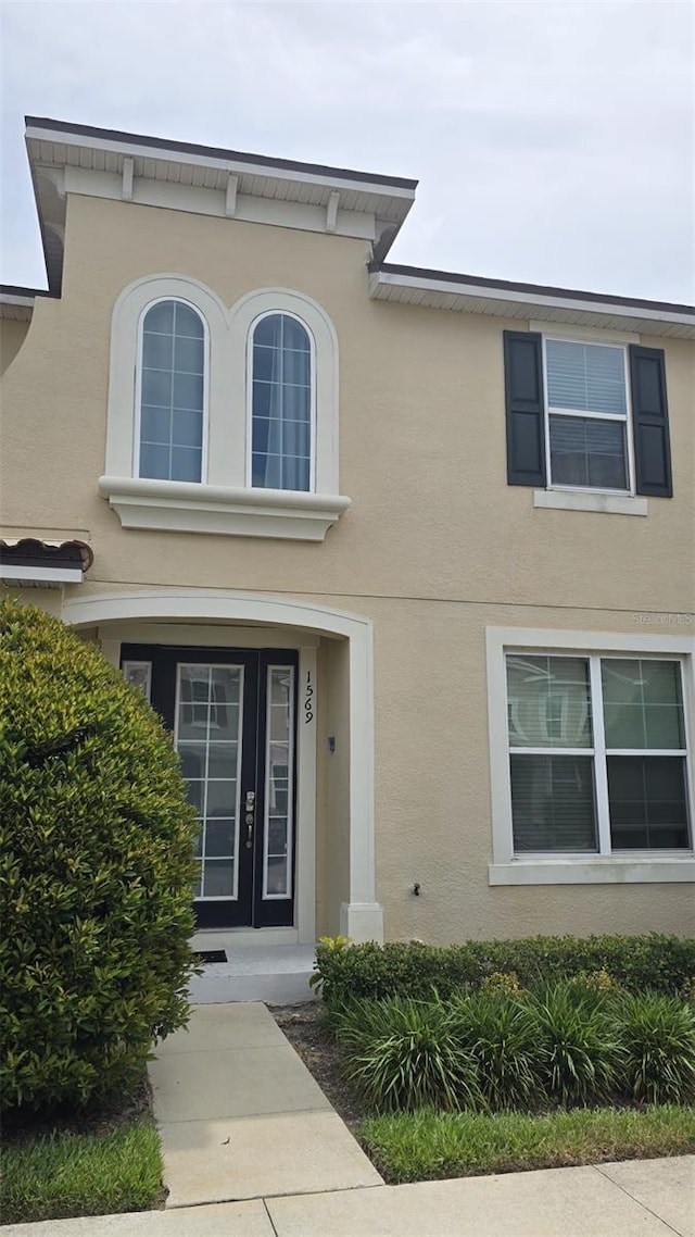view of front of property featuring stucco siding