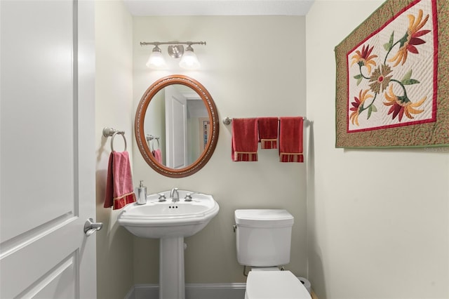 4000 Rouse Rd, Orlando, FL 32817 - bathroom with toilet and baseboards