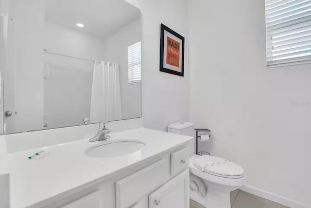 2616 Calistoga Ave, Kissimmee, FL 34741 - full bath with toilet, vanity, and a shower with curtain