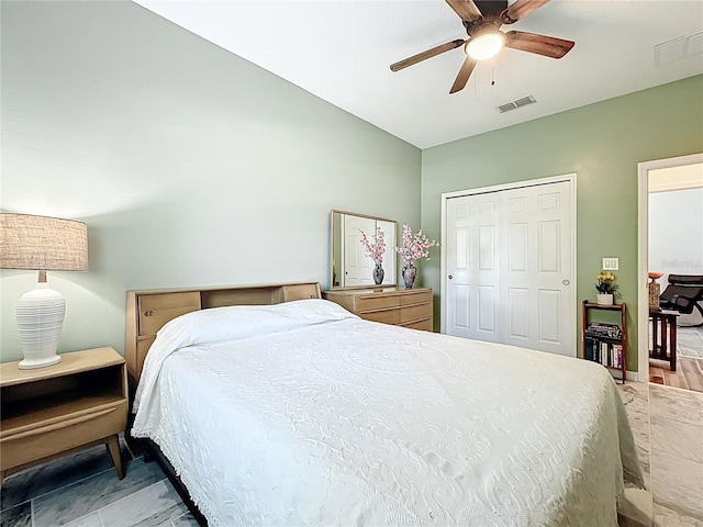 865 Bay Bridge Cir, Apopka, FL 32703 - bedroom with a closet and ceiling fan