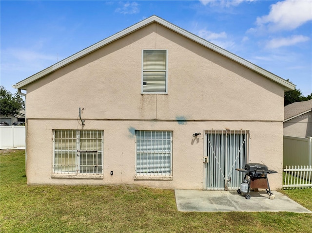 5118 Luna Negra Dr, Orlando, FL 32811 - rear view of property with stucco siding, a yard, a patio area, and fence