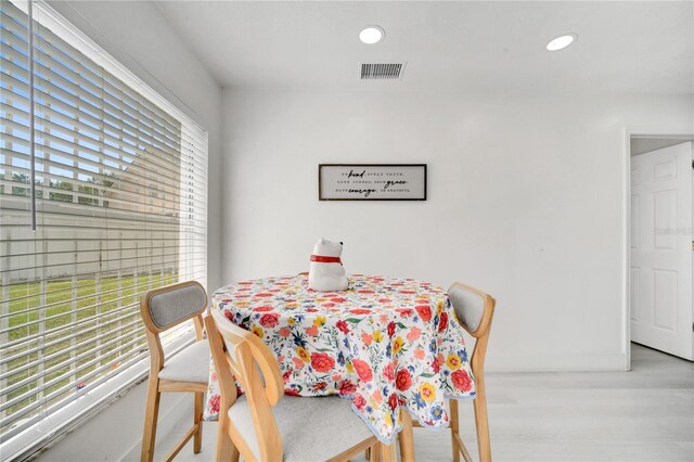 5118 Luna Negra Dr, Orlando, FL 32811 - dining space with baseboards, wood finished floors, visible vents, and recessed lighting