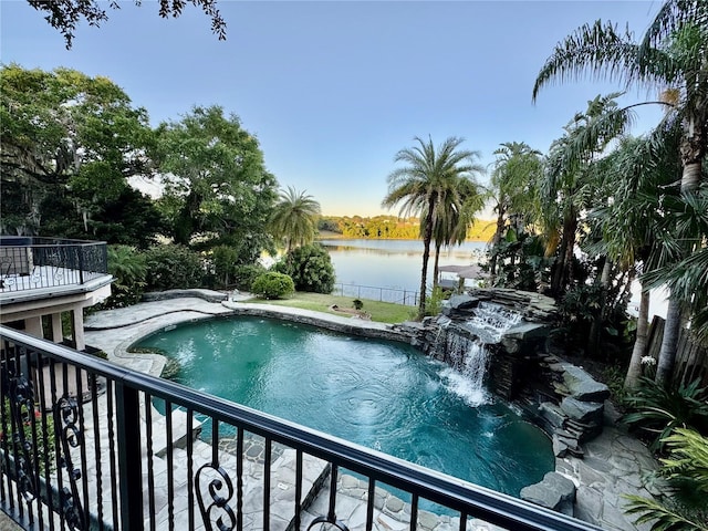 1105 Lake Nettie Dr, Eustis, FL 32726 - swimming pool featuring a water view