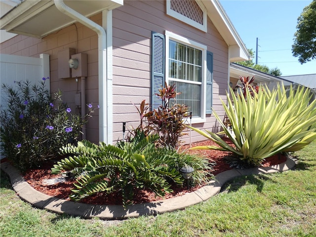 9313 Pavillion Dr, Orlando, FL 32825 - view of side of property