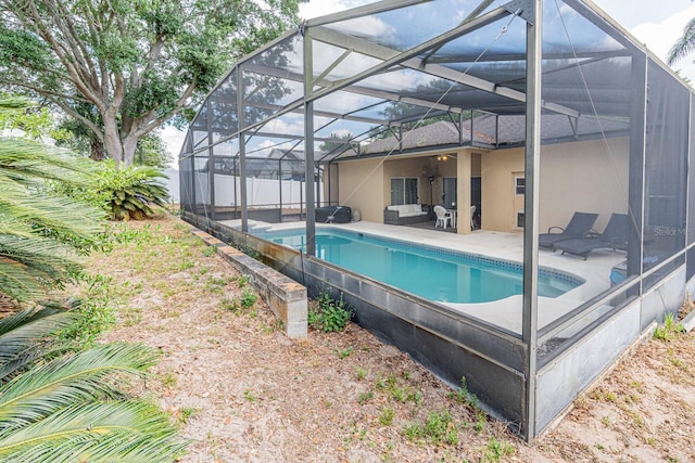 view of swimming pool featuring outdoor lounge area, a fenced in pool, a patio area, and a lanai