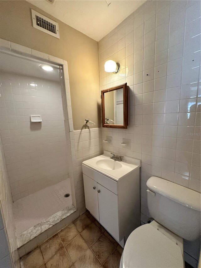 804 Little Wekiwa Dr, Altamonte Springs, FL 32714 - bathroom with a shower stall, visible vents, toilet, vanity, and tile walls