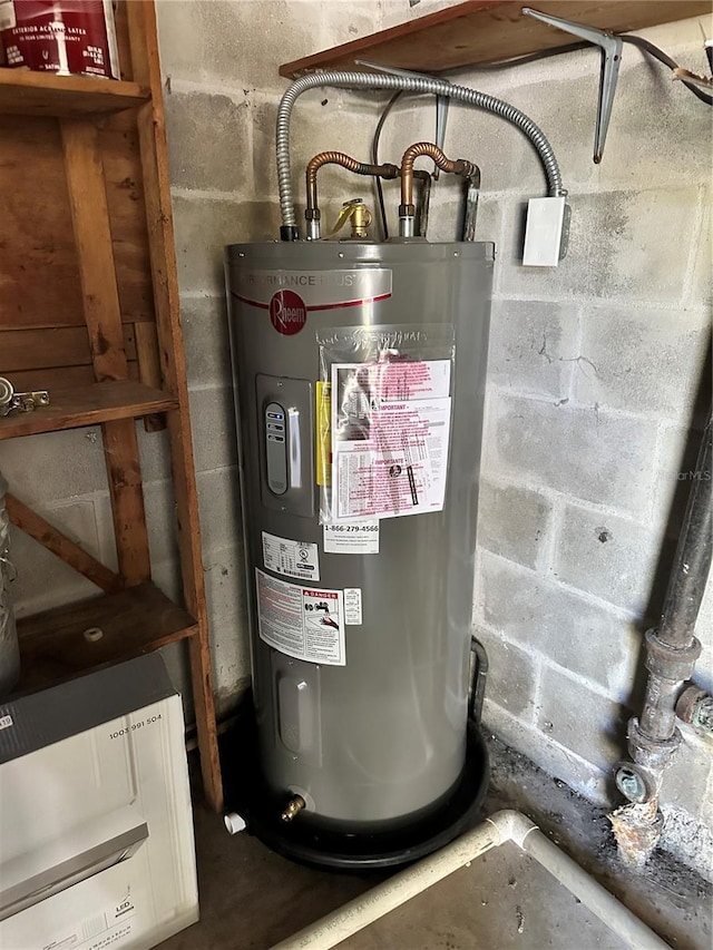 804 Little Wekiwa Dr, Altamonte Springs, FL 32714 - utilities featuring electric water heater