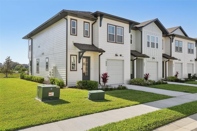 646 Longboat Dr, Davenport, FL 33896 - townhome / multi-family property with an attached garage, a front lawn, and driveway