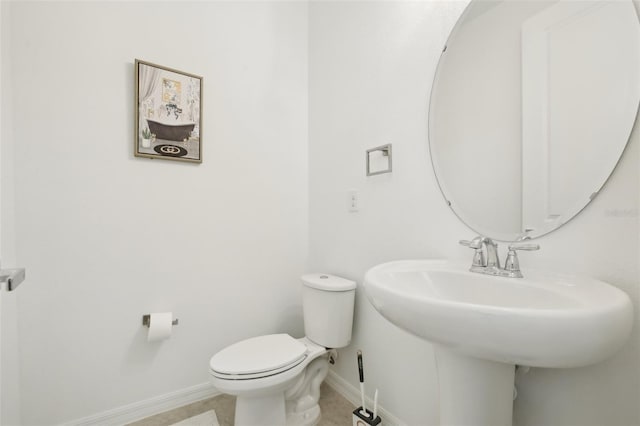 646 Longboat Dr, Davenport, FL 33896 - bathroom with tile patterned floors, toilet, baseboards, and a sink