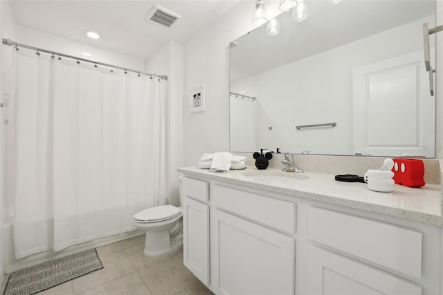 646 Longboat Dr, Davenport, FL 33896 - full bath with tile patterned flooring, shower / bathtub combination with curtain, visible vents, toilet, and vanity