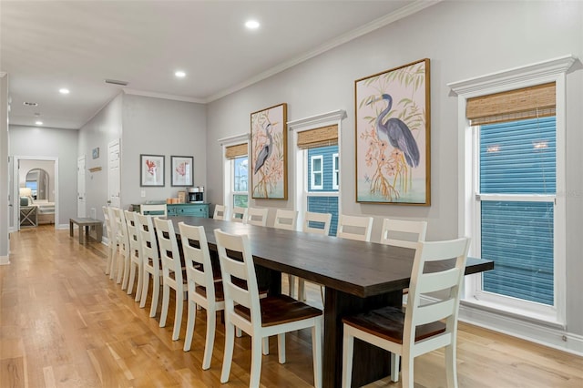 dining space with baseboards, recessed lighting, ornamental molding, and light wood-style flooring