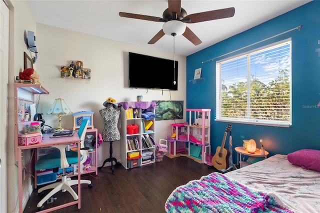 bedroom featuring wood finished floors and a ceiling fan