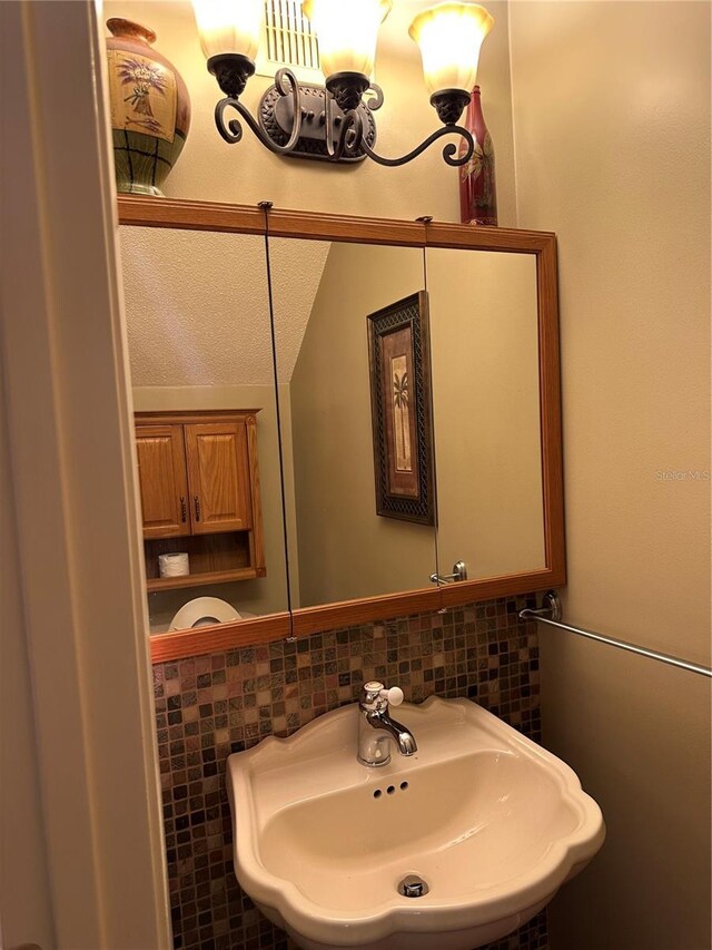 802 Park Lake Cir Unit 2, Maitland, FL 32751 - bathroom with vaulted ceiling, a sink, and tile walls