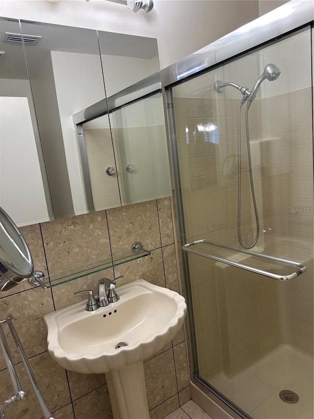 802 Park Lake Cir Unit 2, Maitland, FL 32751 - bathroom featuring visible vents and a stall shower