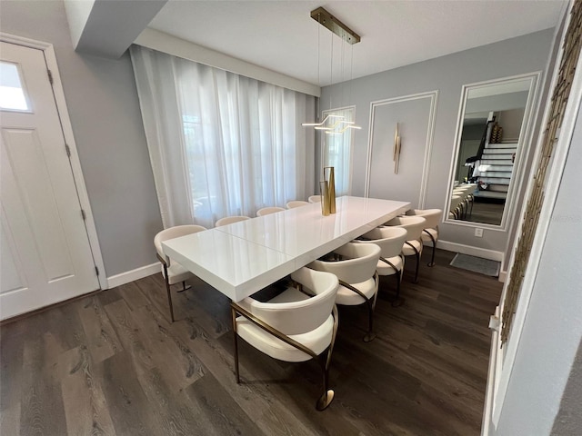 2926 Crest Wave Dr, Clermont, FL 34711 - dining space featuring dark wood-style flooring and baseboards