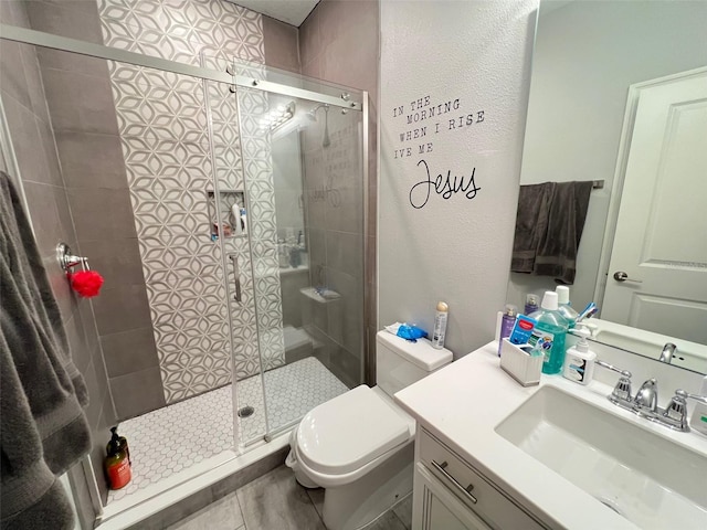 2926 Crest Wave Dr, Clermont, FL 34711 - full bathroom featuring a shower stall, toilet, vanity, and tile patterned flooring