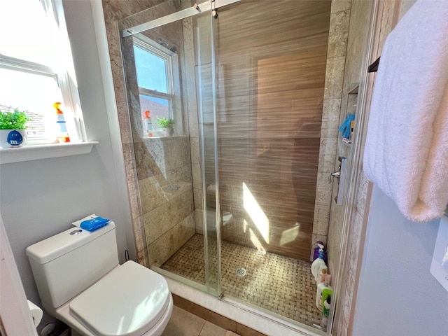 2926 Crest Wave Dr, Clermont, FL 34711 - bathroom featuring toilet, a stall shower, and tile patterned floors
