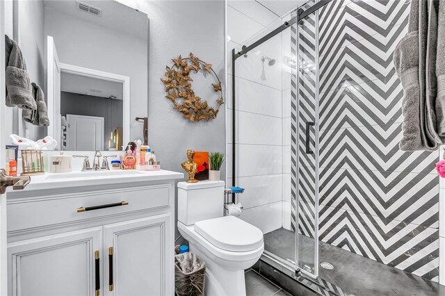 2926 Crest Wave Dr, Clermont, FL 34711 - full bathroom featuring a shower stall, toilet, and vanity