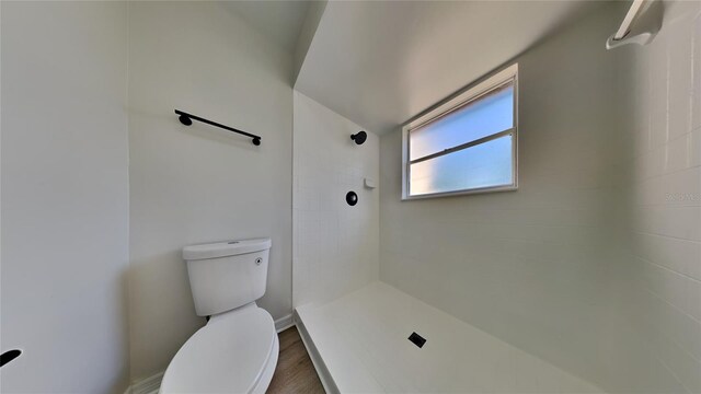 607 Northbridge Dr, Altamonte Springs, FL 32714 - bathroom featuring baseboards, wood finished floors, toilet, and tiled shower