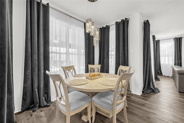 1114 Landale Ct, Orlando, FL 32828 - dining space featuring wood finished floors and a chandelier