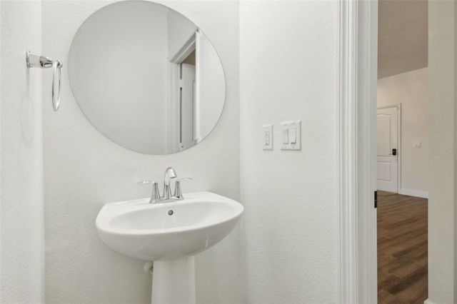 bathroom featuring a sink