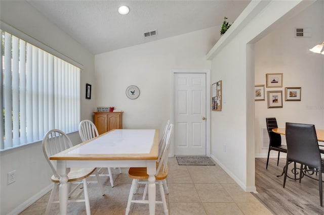 166 Laurel Ridge Pass, Davenport, FL 33897 - dining area featuring visible vents, vaulted ceiling, and baseboards